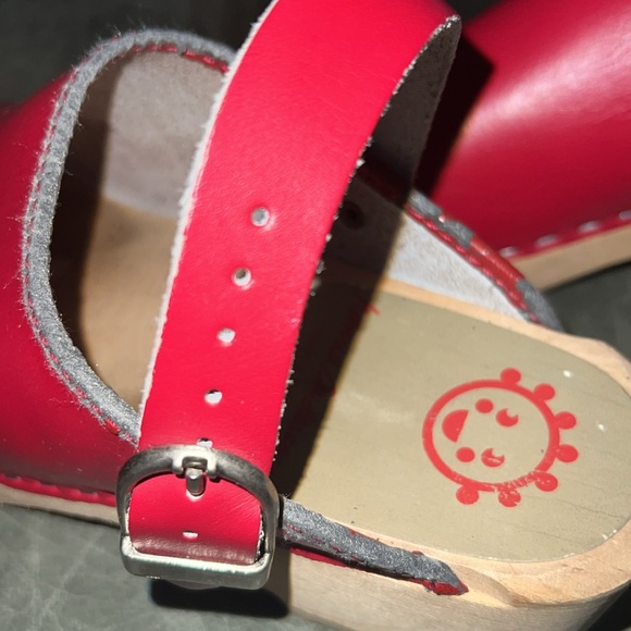 Hanna Anderson Red Clogs - Picture 6 of 10